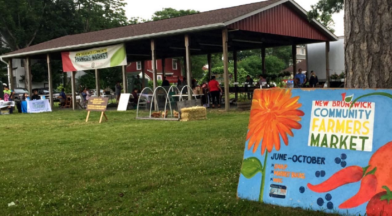 Image of people shopping for produce at Rutgers Community Farmers Market
